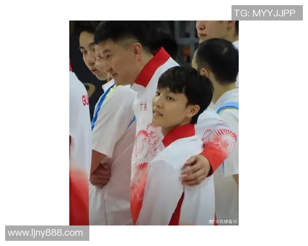 徐杰在CBA全明星技巧赛中连过两关成功夺冠展现出色球技 徐杰在CBA全明星技巧赛中连过两关成功夺冠展现出色球技